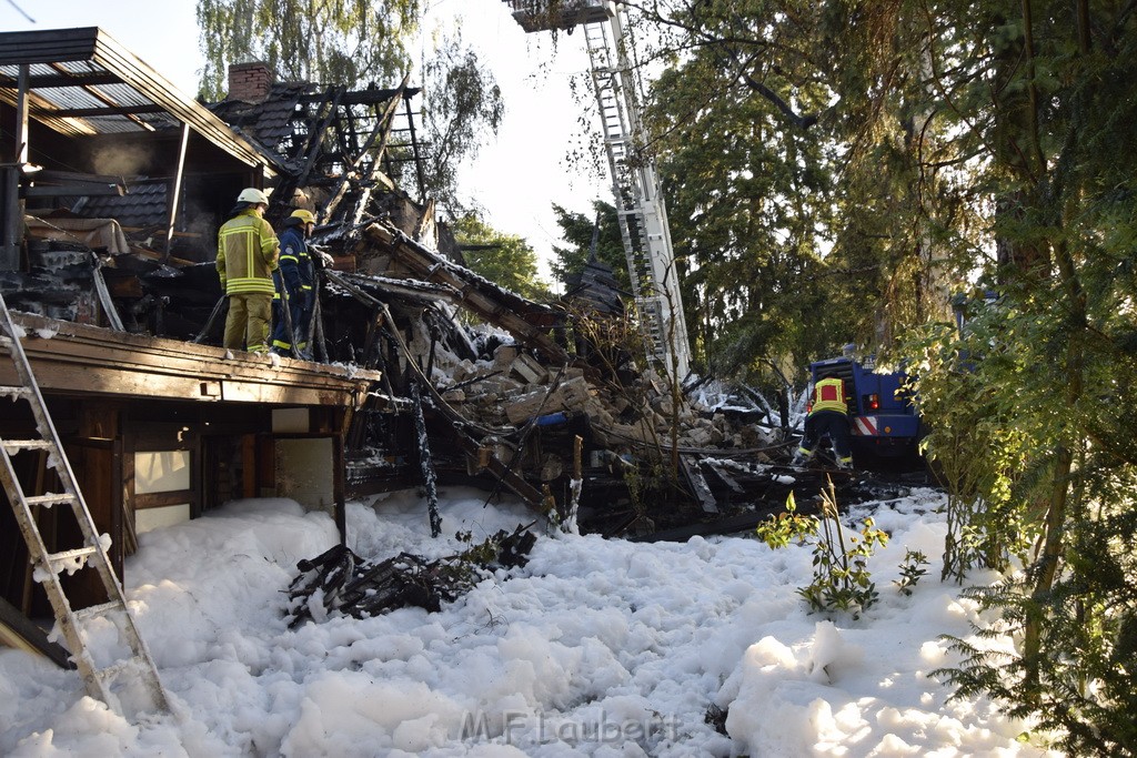 Grossfeuer Einfamilienhaus Siegburg Muehlengrabenstr P1181.JPG - Miklos Laubert